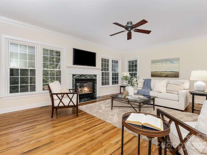 2919 Shady Reach Lane, Charlotte, NC 28214.  MLS# CAR4272489, YatesRealty ID 30305. Grand family room