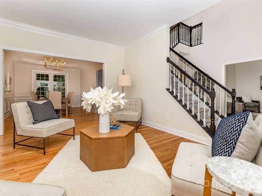 2919 Shady Reach Lane, Charlotte, NC 28214.  MLS# CAR4272489, YatesRealty ID 30305. Large open sitting room