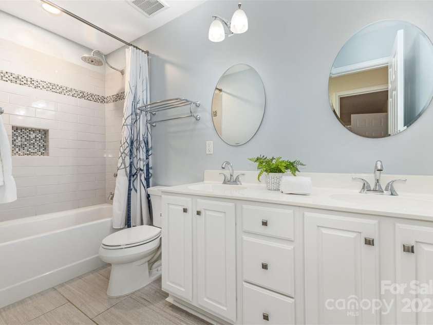 2919 Shady Reach Lane, Charlotte, NC 28214.  MLS# CAR4272489, YatesRealty ID 30305. Updated secondary bath on upper level