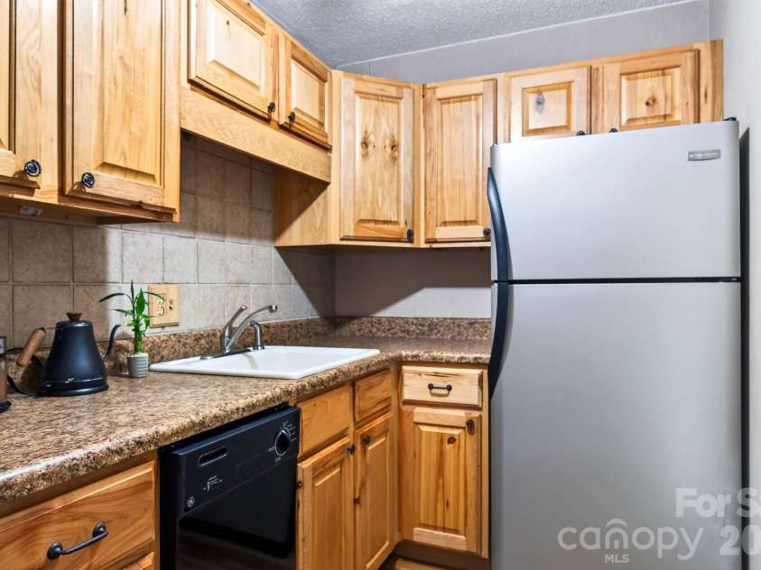 647 Town Mountain Road, Asheville, NC 28804.  MLS# CAR4414471, YatesRealty ID 30305. 