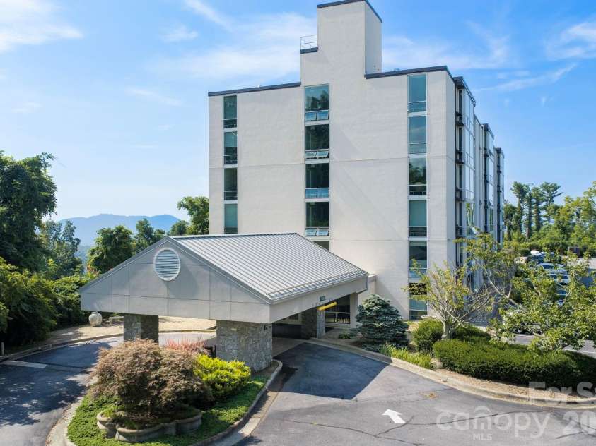 647 Town Mountain Road, Asheville, NC 28804.  MLS# CAR4414471, YatesRealty ID 30305. 