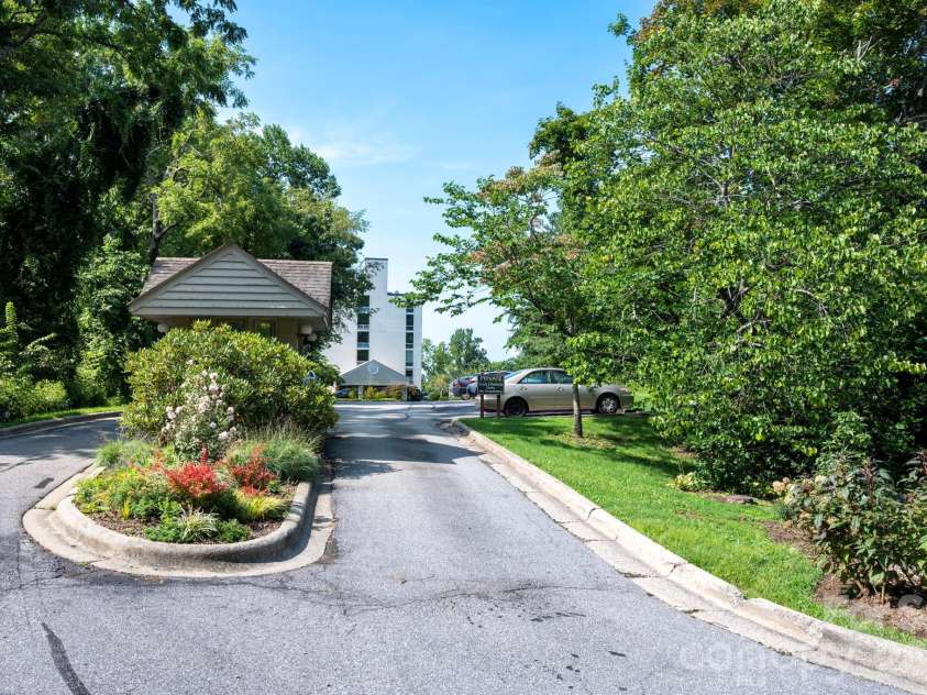 647 Town Mountain Road, Asheville, NC 28804.  MLS# CAR4414471, YatesRealty ID 30305. 
