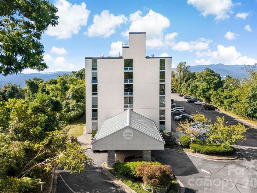 647 Town Mountain Road, Asheville, NC 28804.  MLS# CAR4424140, YatesRealty ID 30305. 