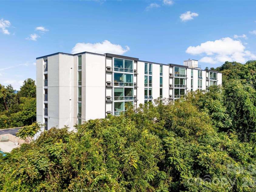 647 Town Mountain Road, Asheville, NC 28804.  MLS# CAR4424140, YatesRealty ID 30305. 