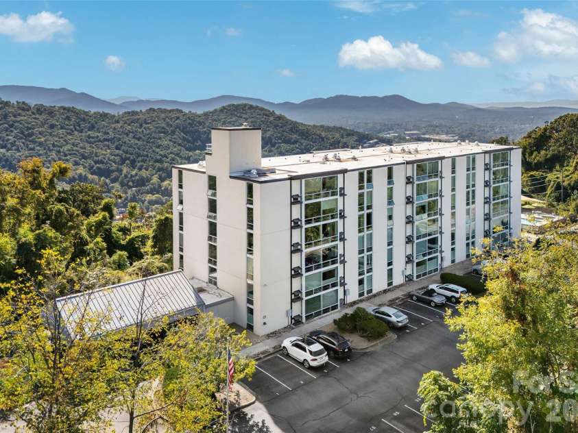 647 Town Mountain Road, Asheville, NC 28804.  MLS# CAR4424140, YatesRealty ID 30305. 