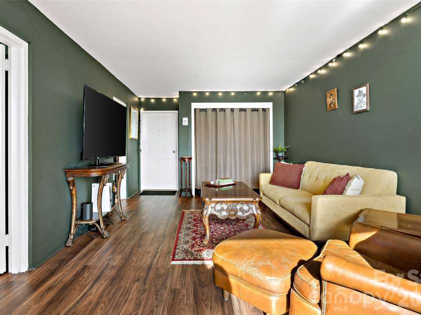 647 Town Mountain Road, Asheville, NC 28804.  MLS# CAR4424140, YatesRealty ID 30305. 