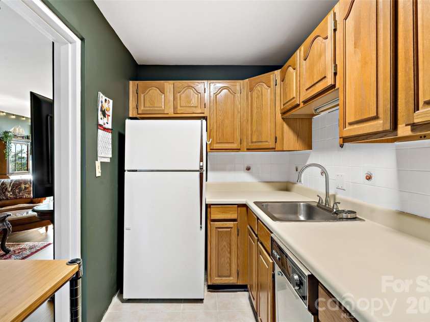 647 Town Mountain Road, Asheville, NC 28804.  MLS# CAR4424140, YatesRealty ID 30305. 