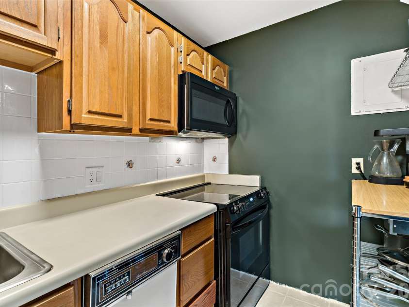 647 Town Mountain Road, Asheville, NC 28804.  MLS# CAR4424140, YatesRealty ID 30305. 