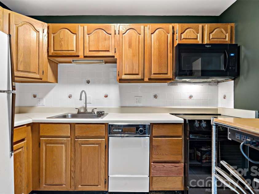 647 Town Mountain Road, Asheville, NC 28804.  MLS# CAR4424140, YatesRealty ID 30305. 