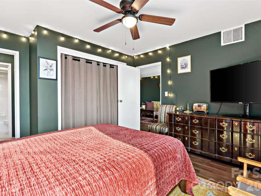 647 Town Mountain Road, Asheville, NC 28804.  MLS# CAR4424140, YatesRealty ID 30305. 