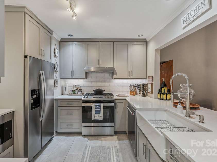 27 Dwarf Mountain Road, Sapphire, NC 28774.  MLS# CAR4285285, YatesRealty ID 30307. 