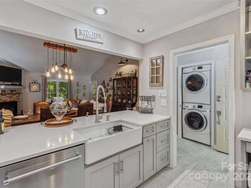 27 Dwarf Mountain Road, Sapphire, NC 28774.  MLS# CAR4285285, YatesRealty ID 30307. 