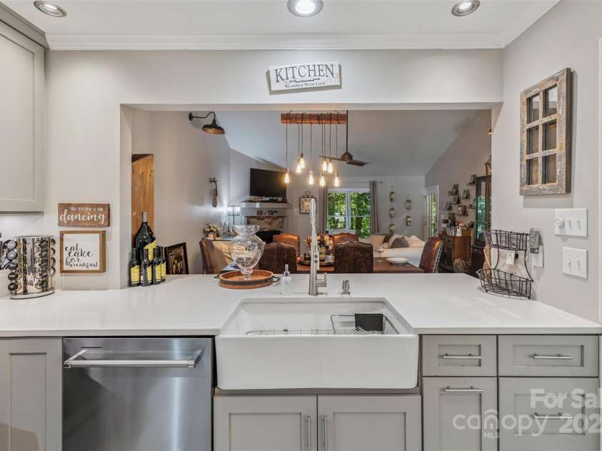 27 Dwarf Mountain Road, Sapphire, NC 28774.  MLS# CAR4285285, YatesRealty ID 30307. 