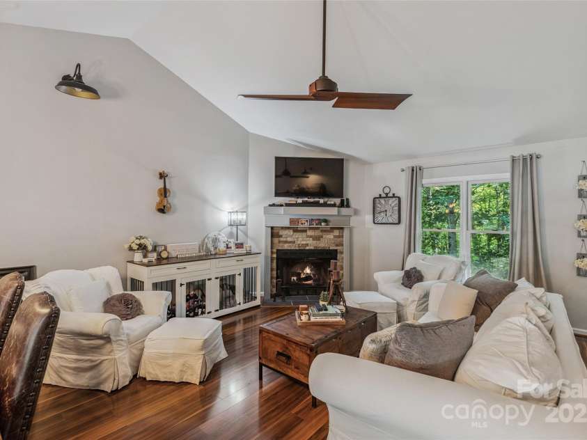 27 Dwarf Mountain Road, Sapphire, NC 28774.  MLS# CAR4285285, YatesRealty ID 30307. 