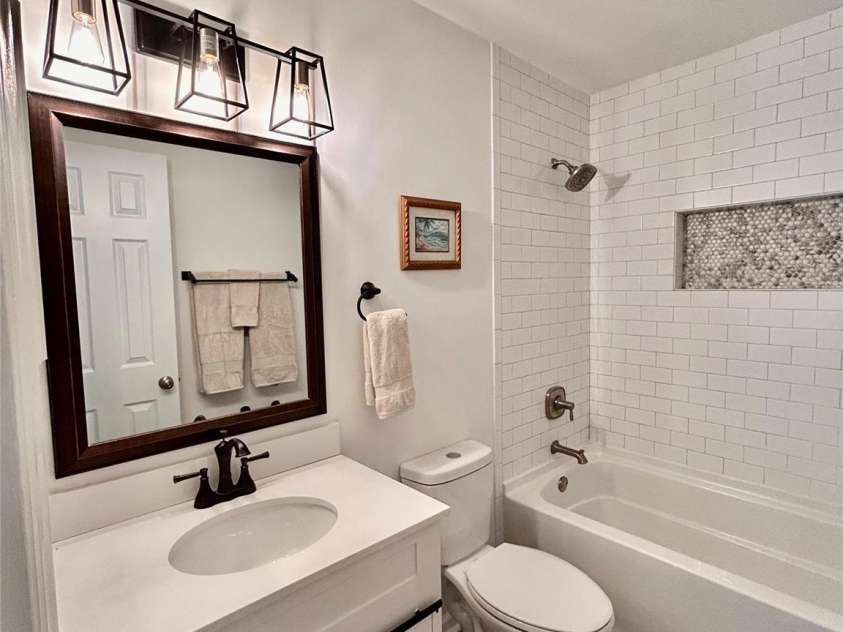 6150 Gray Gate Lane, Charlotte, NC 28210.  MLS# CAR4392595, YatesRealty ID 30307. 2nd BR ensuite bath