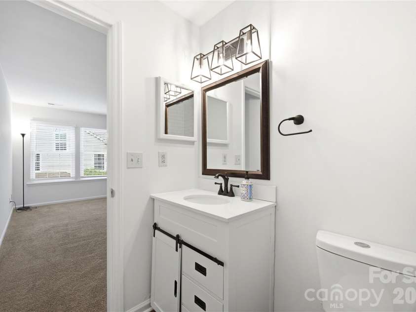 6150 Gray Gate Lane, Charlotte, NC 28210.  MLS# CAR4392595, YatesRealty ID 30307. 2nd Main Level Full Bath