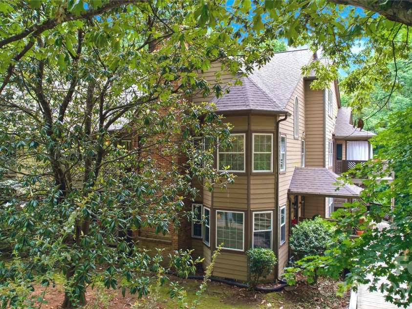 6150 Gray Gate Lane, Charlotte, NC 28210.  MLS# CAR4392595, YatesRealty ID 30307. 