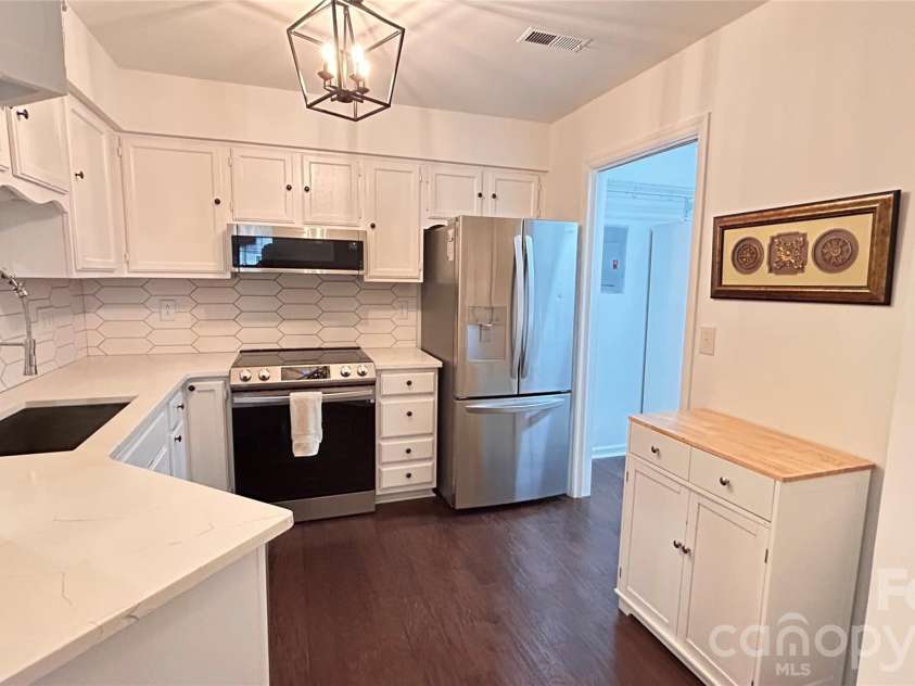 6150 Gray Gate Lane, Charlotte, NC 28210.  MLS# CAR4392595, YatesRealty ID 30307. 