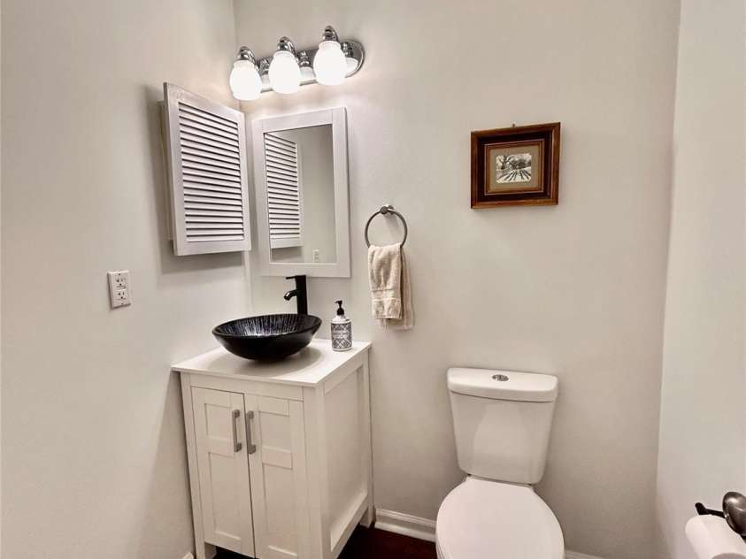 6150 Gray Gate Lane, Charlotte, NC 28210.  MLS# CAR4392595, YatesRealty ID 30307. Half bathroom off dining area