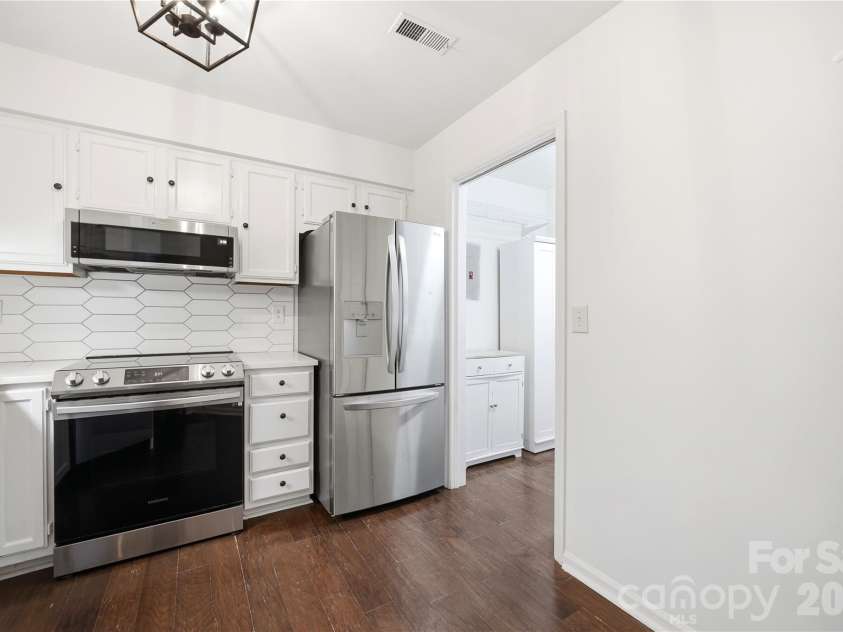 6150 Gray Gate Lane, Charlotte, NC 28210.  MLS# CAR4392595, YatesRealty ID 30307. Kitchen