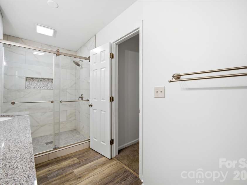 6150 Gray Gate Lane, Charlotte, NC 28210.  MLS# CAR4392595, YatesRealty ID 30307. Primary Bath 2