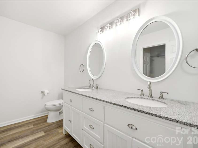 6150 Gray Gate Lane, Charlotte, NC 28210.  MLS# CAR4392595, YatesRealty ID 30307. Primary Bath 4