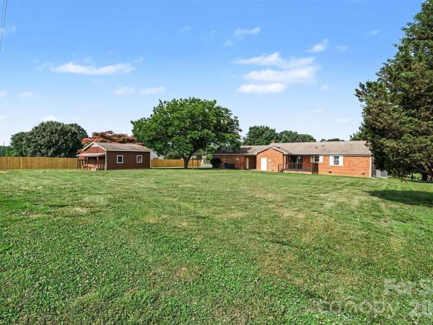 16924 Knoxwood Drive, Huntersville, NC 28078.  MLS# CAR4382937, YatesRealty ID 30309. Backyard 2