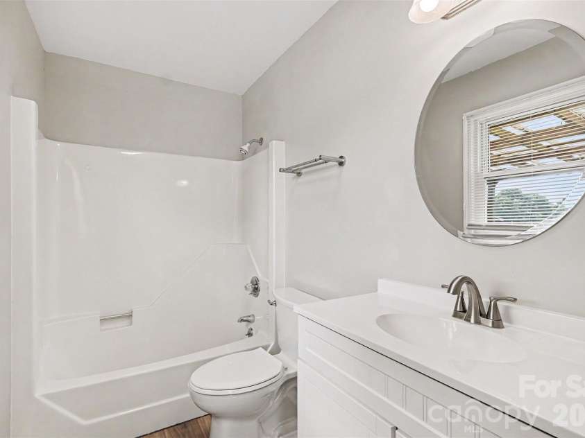 16924 Knoxwood Drive, Huntersville, NC 28078.  MLS# CAR4382937, YatesRealty ID 30309. Bath  1