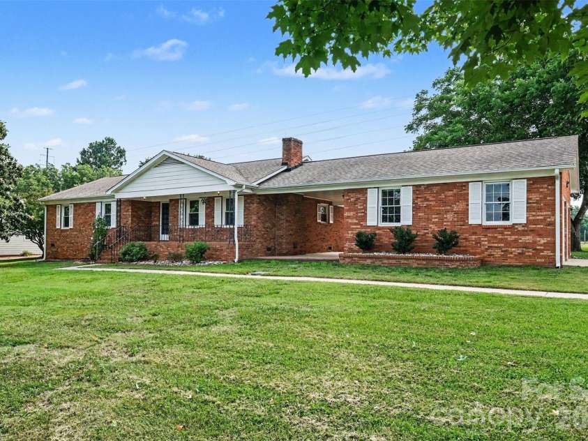 16924 Knoxwood Drive, Huntersville, NC 28078.  MLS# CAR4382937, YatesRealty ID 30309. Front