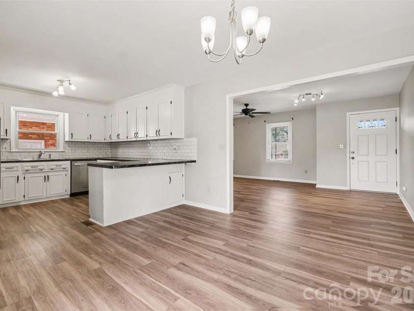 16924 Knoxwood Drive, Huntersville, NC 28078.  MLS# CAR4382937, YatesRealty ID 30309. Open view