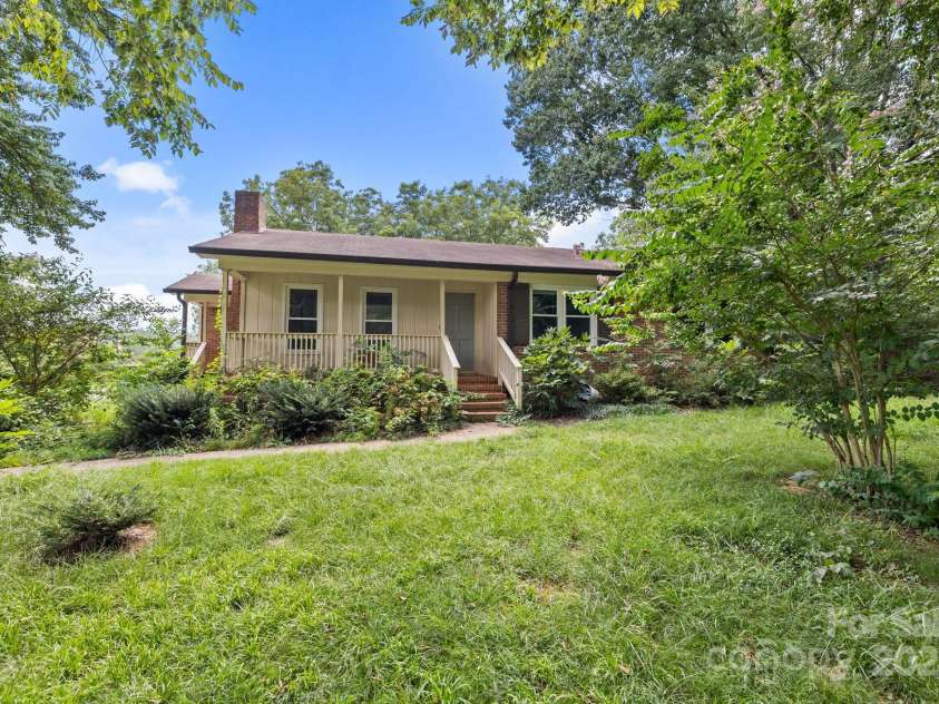 8321 Starnes Randall Road, Charlotte, NC 28215.  MLS# CAR4284354, YatesRealty ID 30309. 