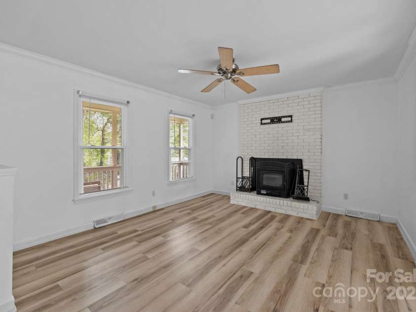 8321 Starnes Randall Road, Charlotte, NC 28215.  MLS# CAR4284354, YatesRealty ID 30309. 