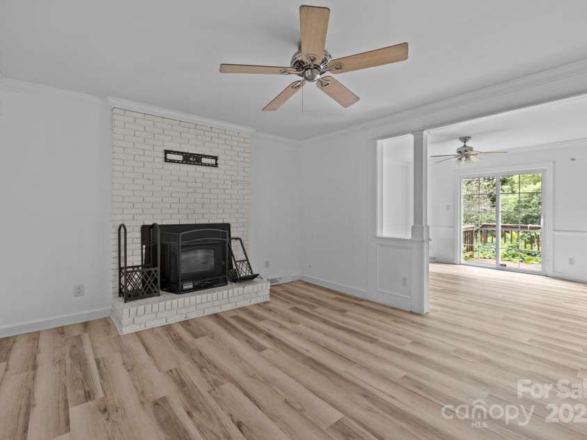 8321 Starnes Randall Road, Charlotte, NC 28215.  MLS# CAR4284354, YatesRealty ID 30309. 