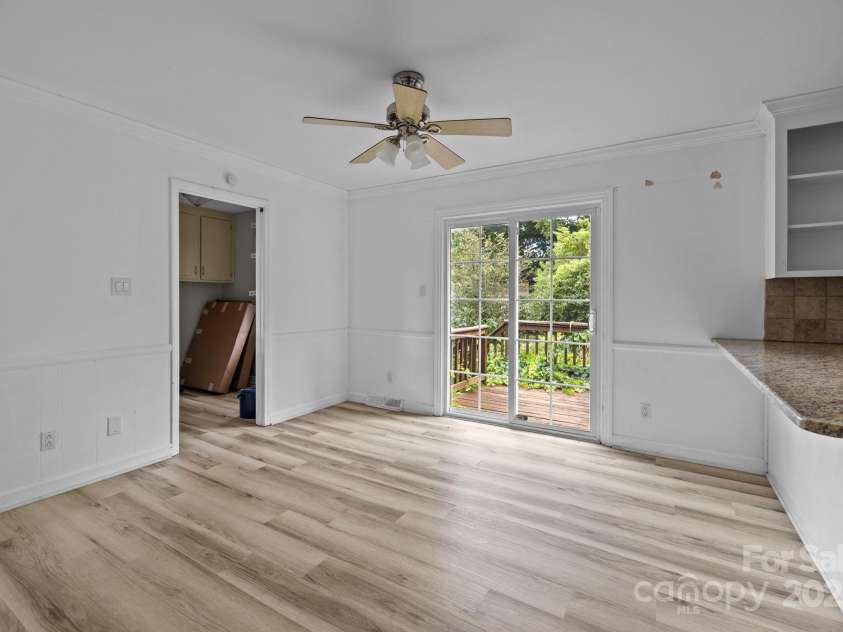 8321 Starnes Randall Road, Charlotte, NC 28215.  MLS# CAR4284354, YatesRealty ID 30309. 