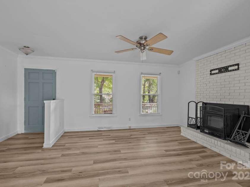 8321 Starnes Randall Road, Charlotte, NC 28215.  MLS# CAR4284354, YatesRealty ID 30309. 