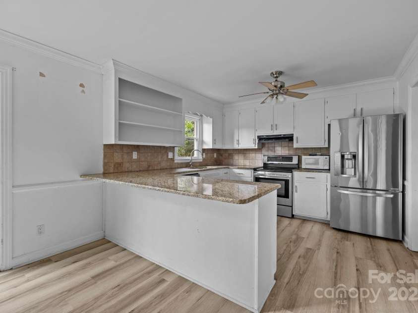 8321 Starnes Randall Road, Charlotte, NC 28215.  MLS# CAR4284354, YatesRealty ID 30309. 