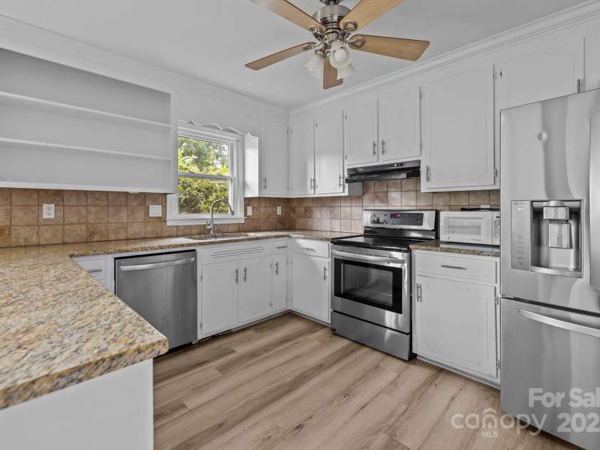 8321 Starnes Randall Road, Charlotte, NC 28215.  MLS# CAR4284354, YatesRealty ID 30309. 