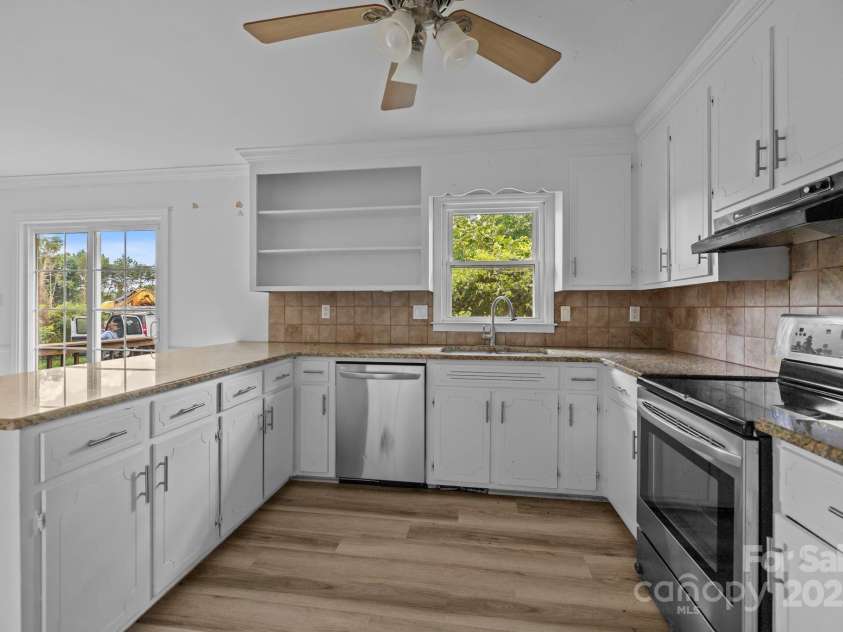 8321 Starnes Randall Road, Charlotte, NC 28215.  MLS# CAR4284354, YatesRealty ID 30309. 