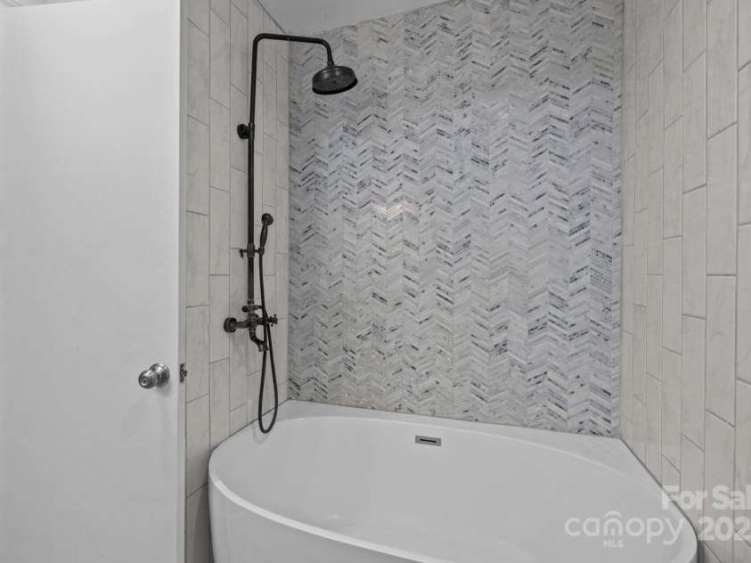 8321 Starnes Randall Road, Charlotte, NC 28215.  MLS# CAR4284354, YatesRealty ID 30309. 