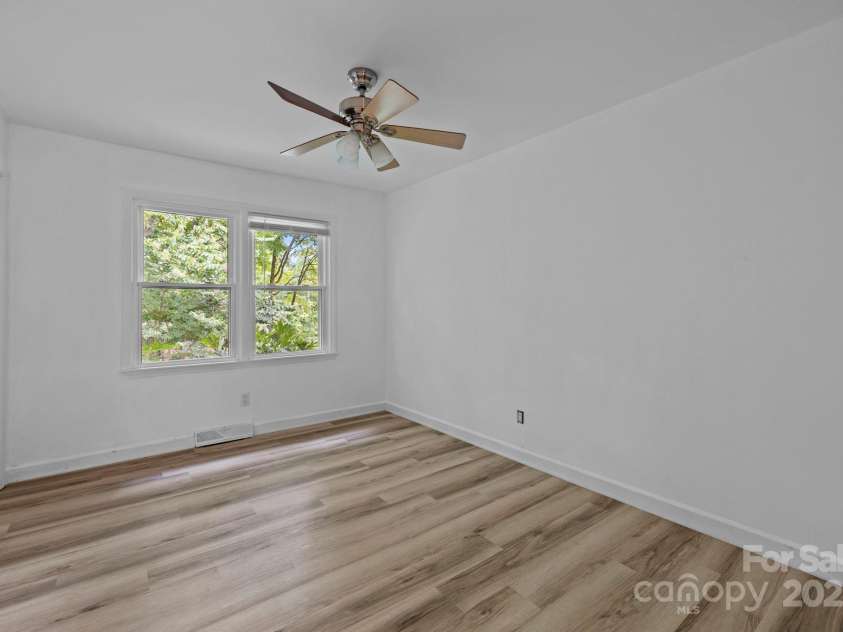 8321 Starnes Randall Road, Charlotte, NC 28215.  MLS# CAR4284354, YatesRealty ID 30309. 