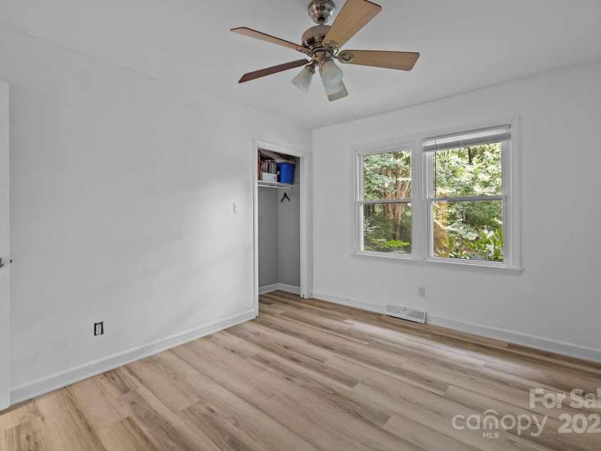 8321 Starnes Randall Road, Charlotte, NC 28215.  MLS# CAR4284354, YatesRealty ID 30309. 