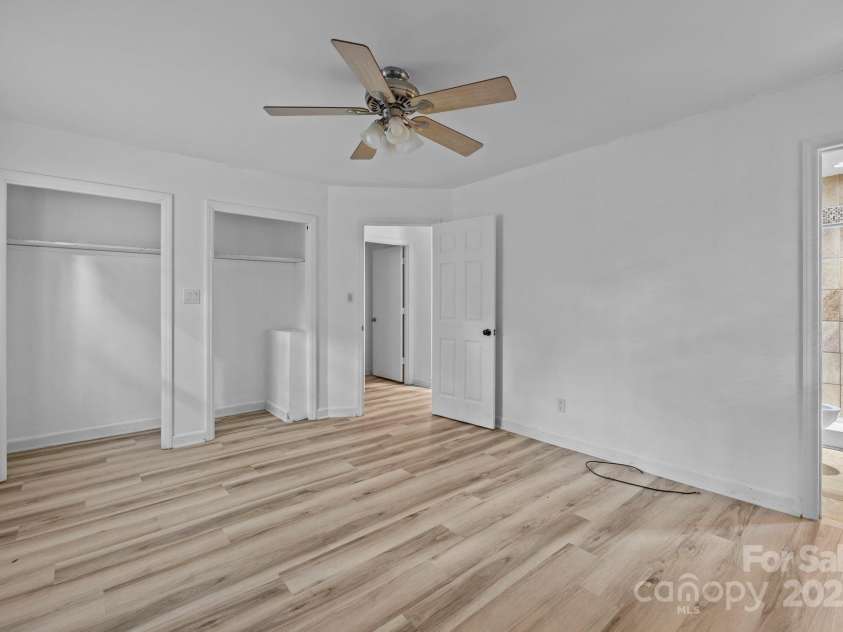 8321 Starnes Randall Road, Charlotte, NC 28215.  MLS# CAR4284354, YatesRealty ID 30309. 