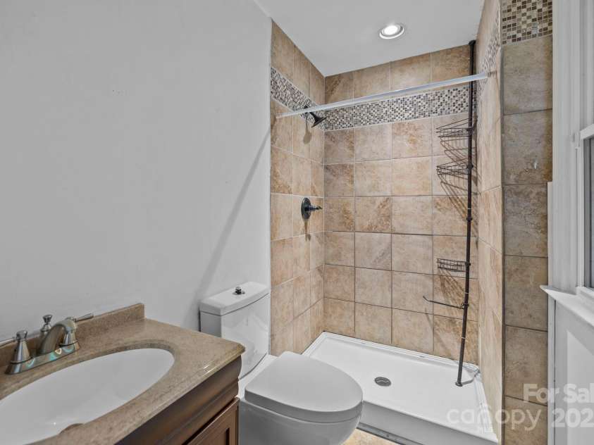 8321 Starnes Randall Road, Charlotte, NC 28215.  MLS# CAR4284354, YatesRealty ID 30309. 