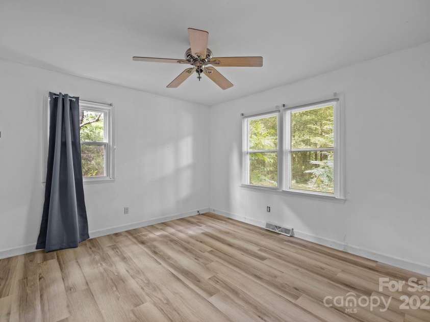 8321 Starnes Randall Road, Charlotte, NC 28215.  MLS# CAR4284354, YatesRealty ID 30309. 