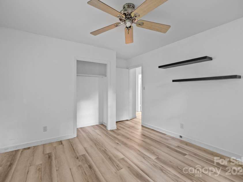 8321 Starnes Randall Road, Charlotte, NC 28215.  MLS# CAR4284354, YatesRealty ID 30309. 