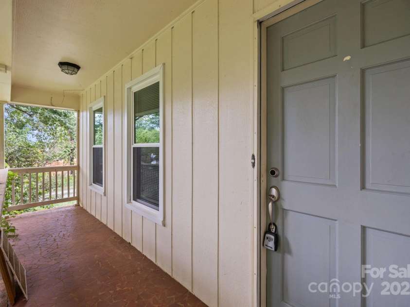 8321 Starnes Randall Road, Charlotte, NC 28215.  MLS# CAR4284354, YatesRealty ID 30309. 