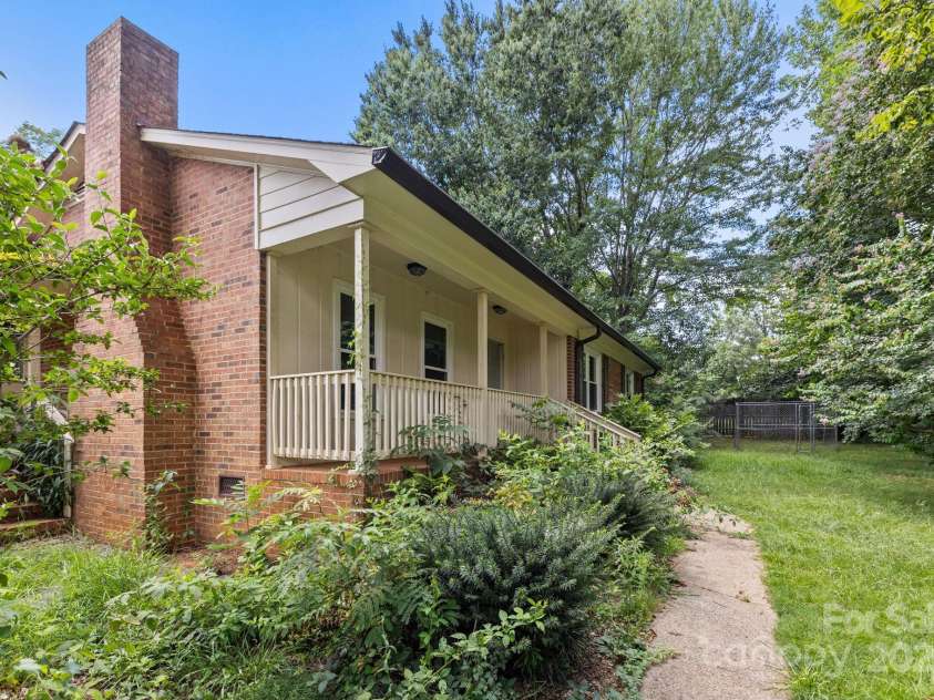 8321 Starnes Randall Road, Charlotte, NC 28215.  MLS# CAR4284354, YatesRealty ID 30309. 