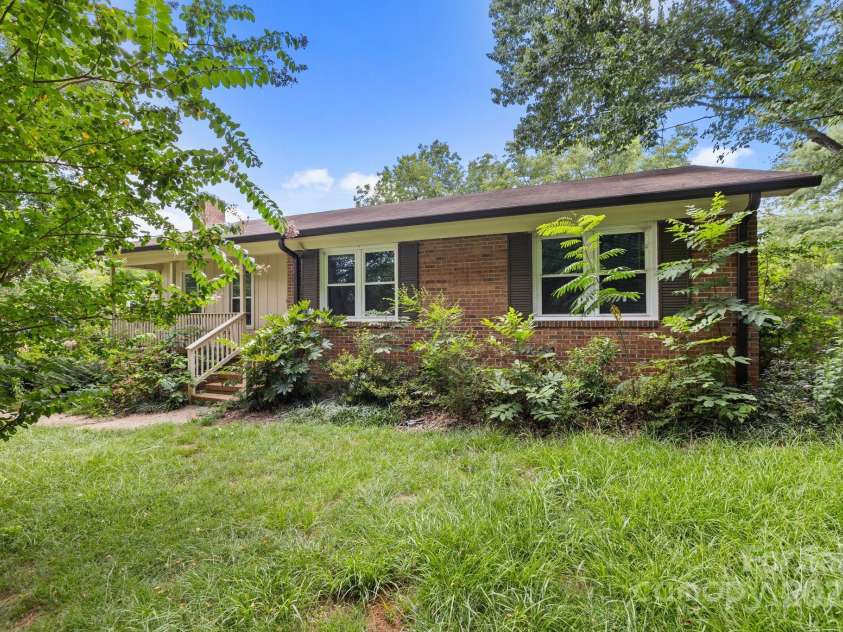 8321 Starnes Randall Road, Charlotte, NC 28215.  MLS# CAR4284354, YatesRealty ID 30309. 