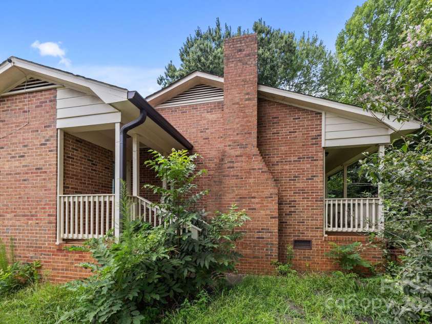 8321 Starnes Randall Road, Charlotte, NC 28215.  MLS# CAR4284354, YatesRealty ID 30309. 