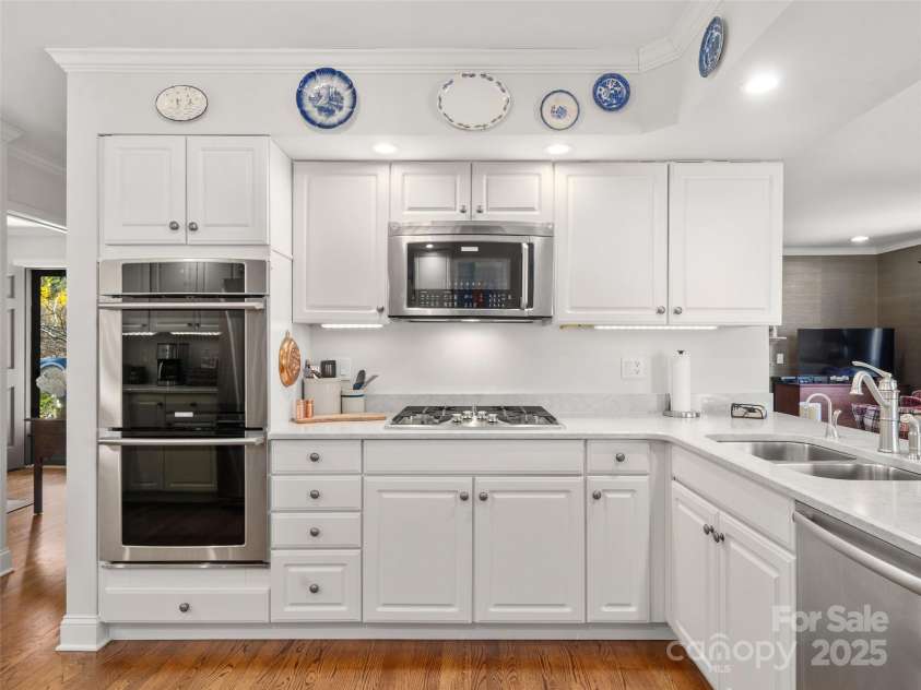 12 Clubside Drive, Asheville, NC 28804.  MLS# CAR4238452, YatesRealty ID 3031. 